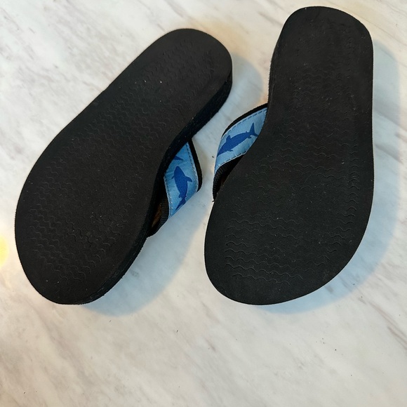LL Bean flip flops with shark print - Picture 4 of 4
